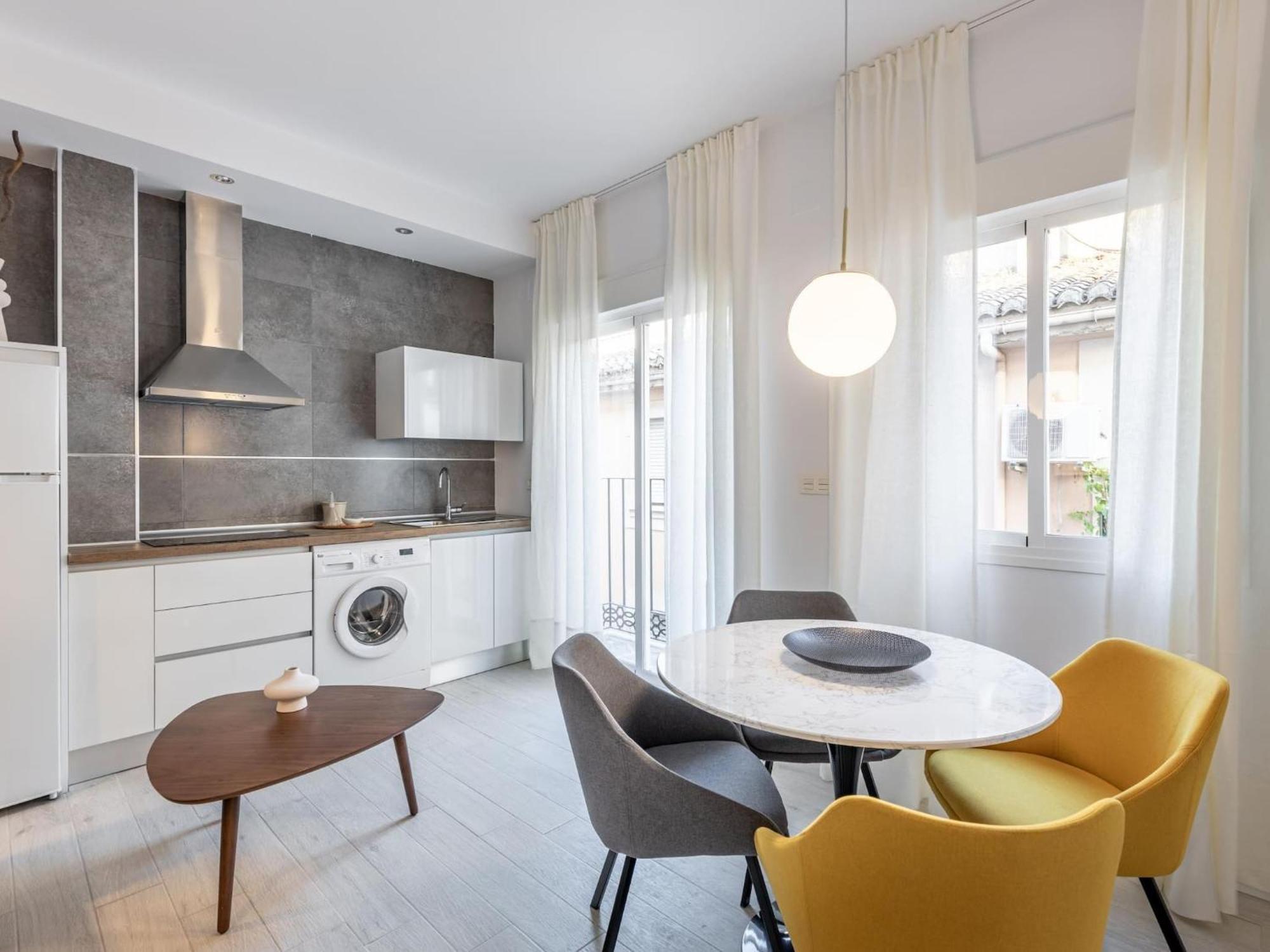 Central Stylish And Elegant 1 & 2 Bedroom Apartment II Гранада Экстерьер фото