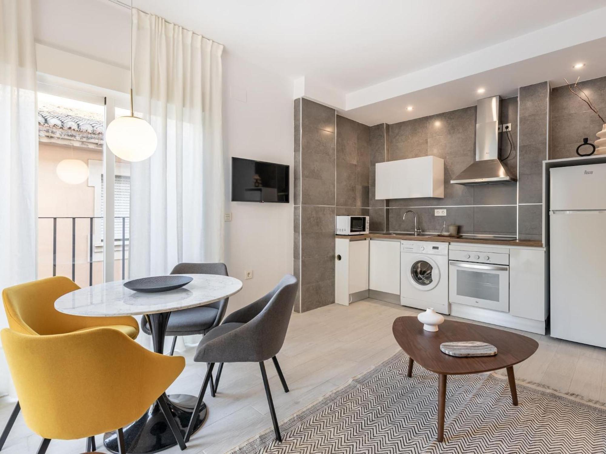 Central Stylish And Elegant 1 & 2 Bedroom Apartment II Гранада Экстерьер фото